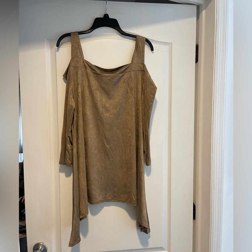 Pyramid collection tan cold shoulder asymmetrical bottom top